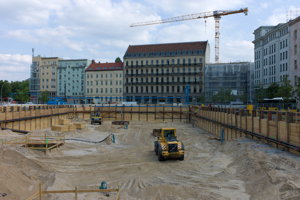 Hole in Mitte for a single tenant block
