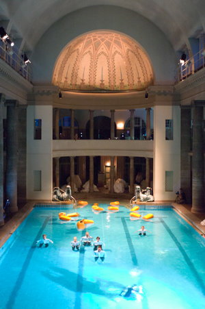 Unterwasseroper im Stadtbad Neukölln