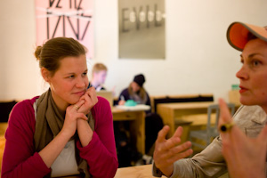 Madeleine und Britta im Betahaus Café